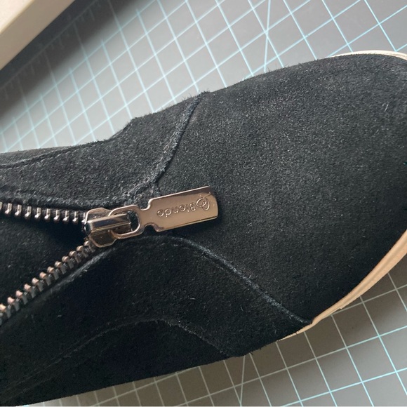 Blondo Glenda Waterproof Wedge Sneaker - Picture 8 of 9